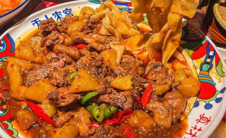 新疆大盘鸡拌面 新疆大盘鸡拌面