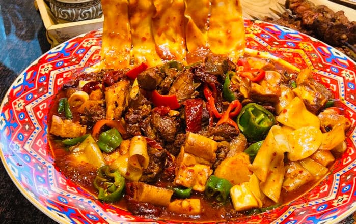 新疆大盘鸡拌面 新疆大盘鸡拌面