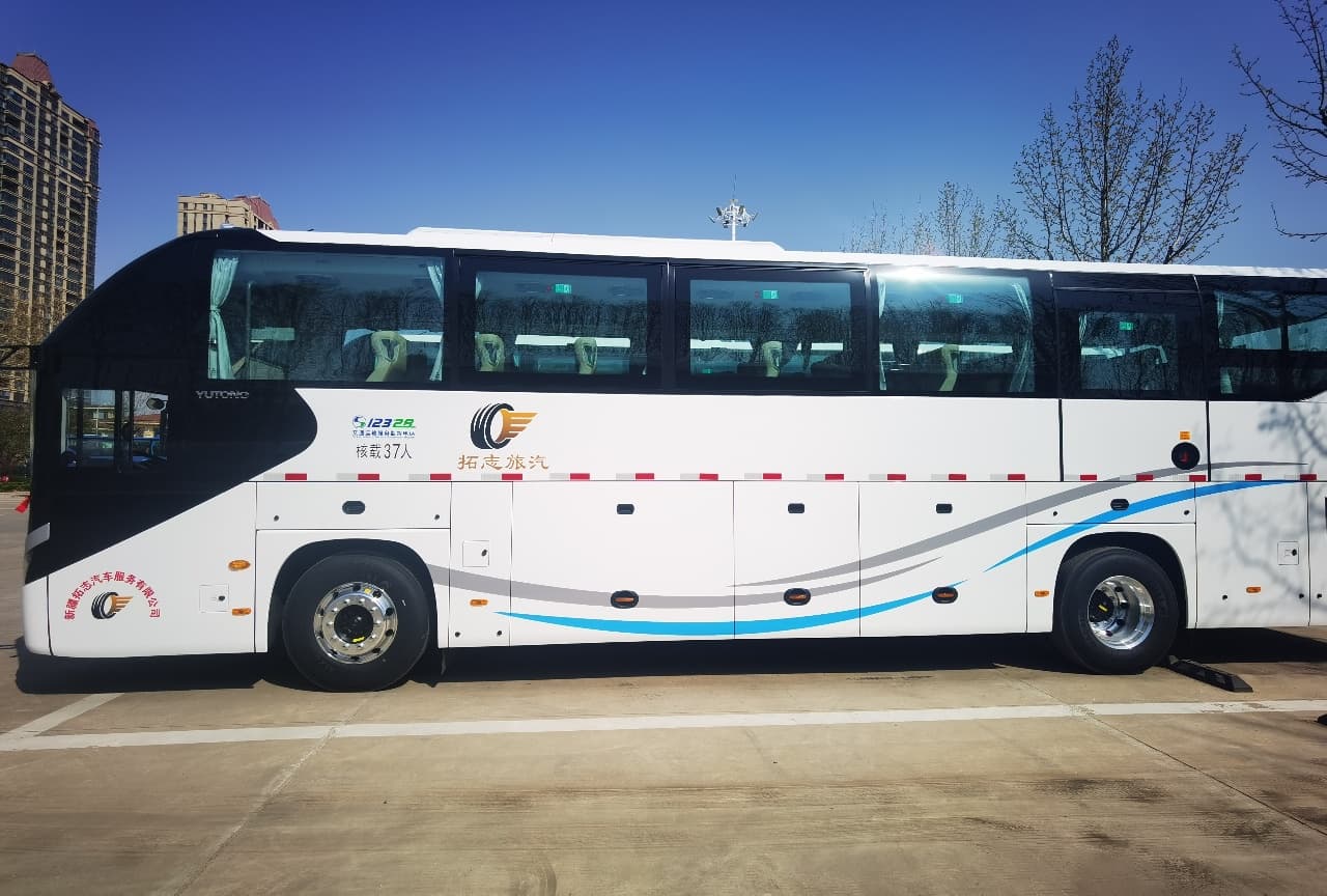 宇通客车37座 (4)