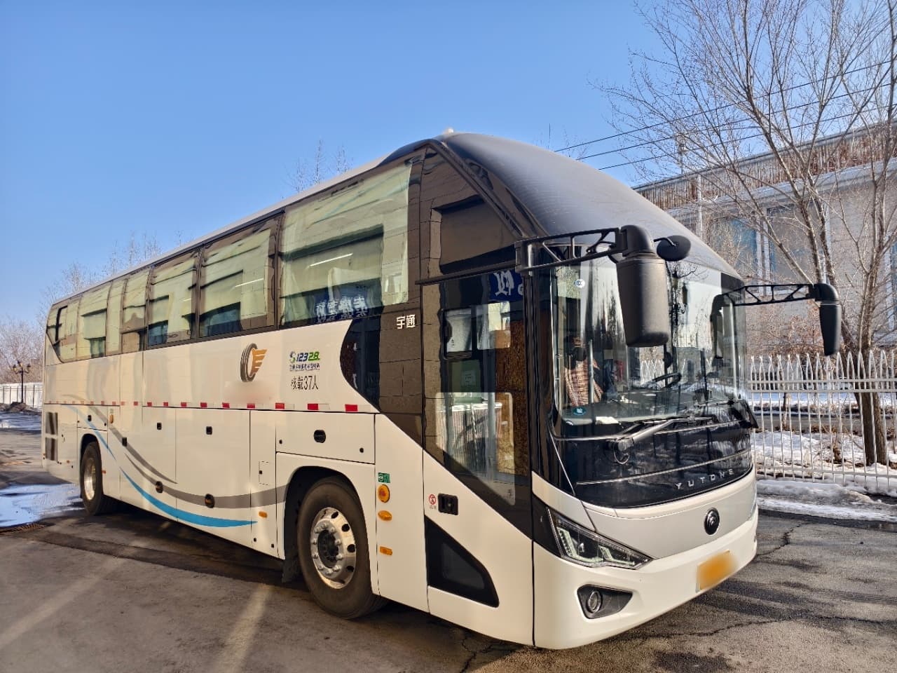 宇通客车37座 (3)