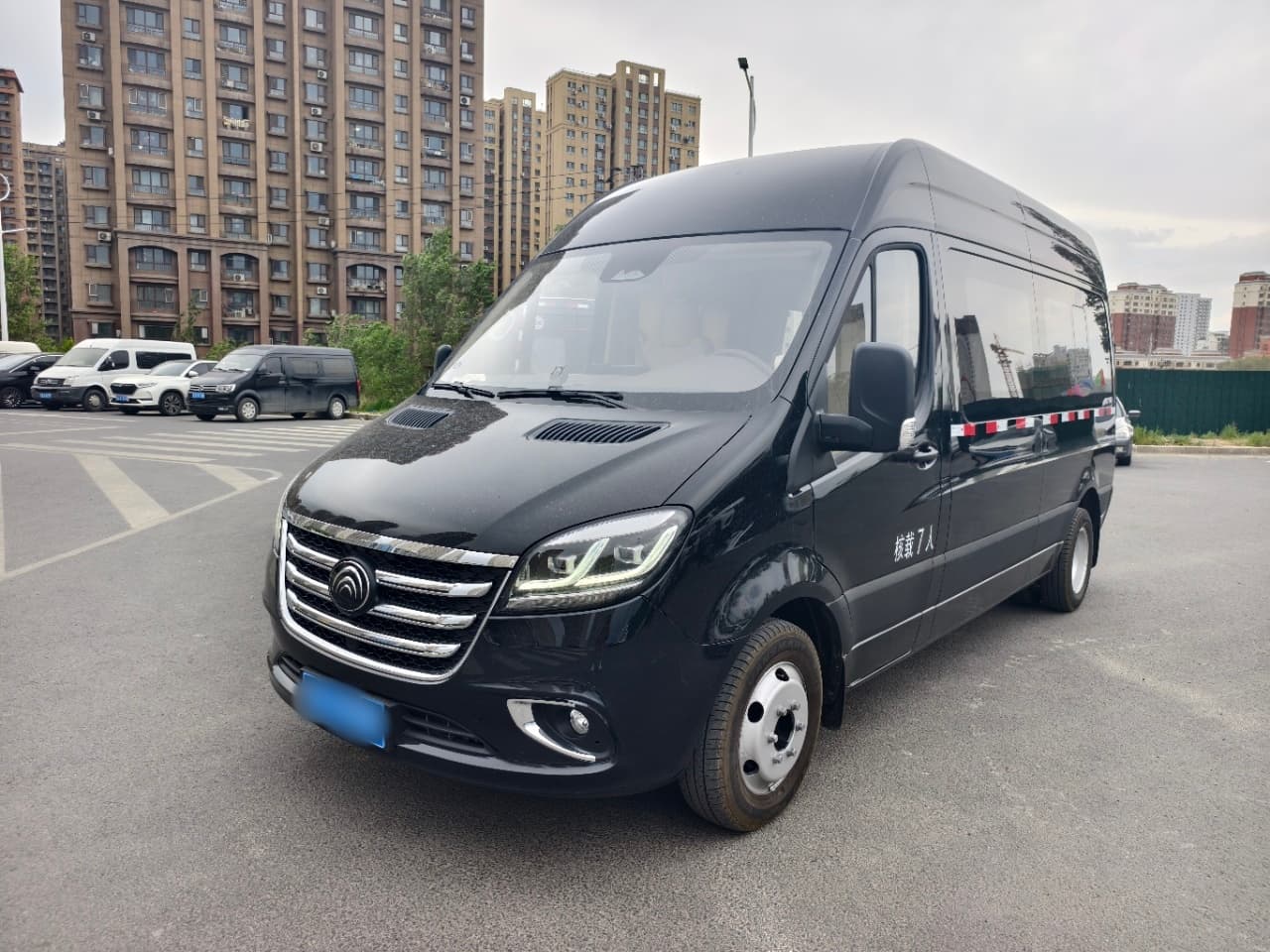 东风御风轻型客车7人