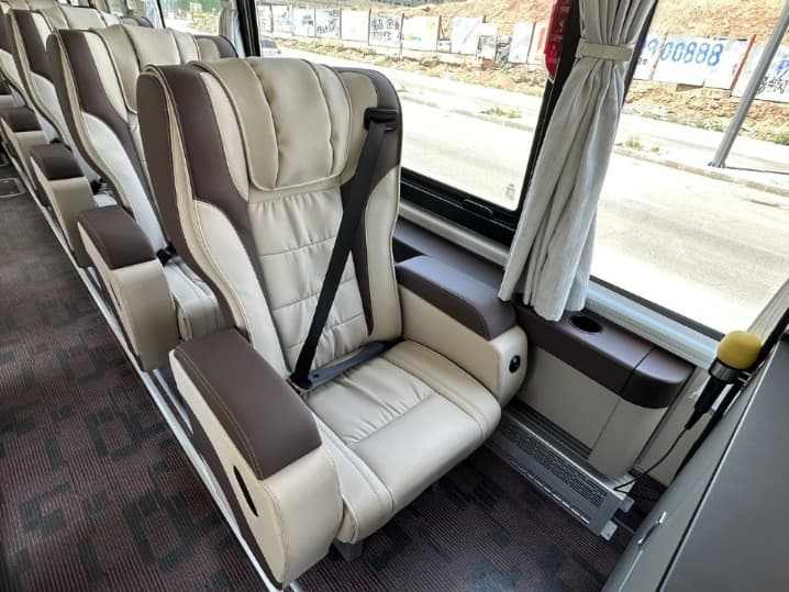 宇通客车18座中型客车 (8)