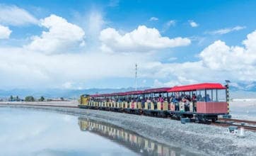 茶卡盐湖小火车 茶卡盐湖小火车