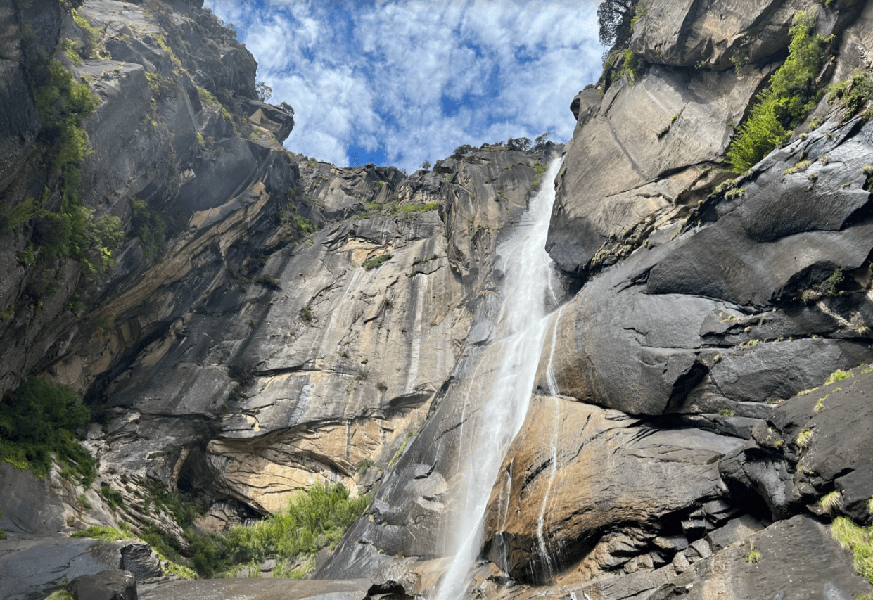 卡定沟天佛瀑布 卡定沟天佛瀑布